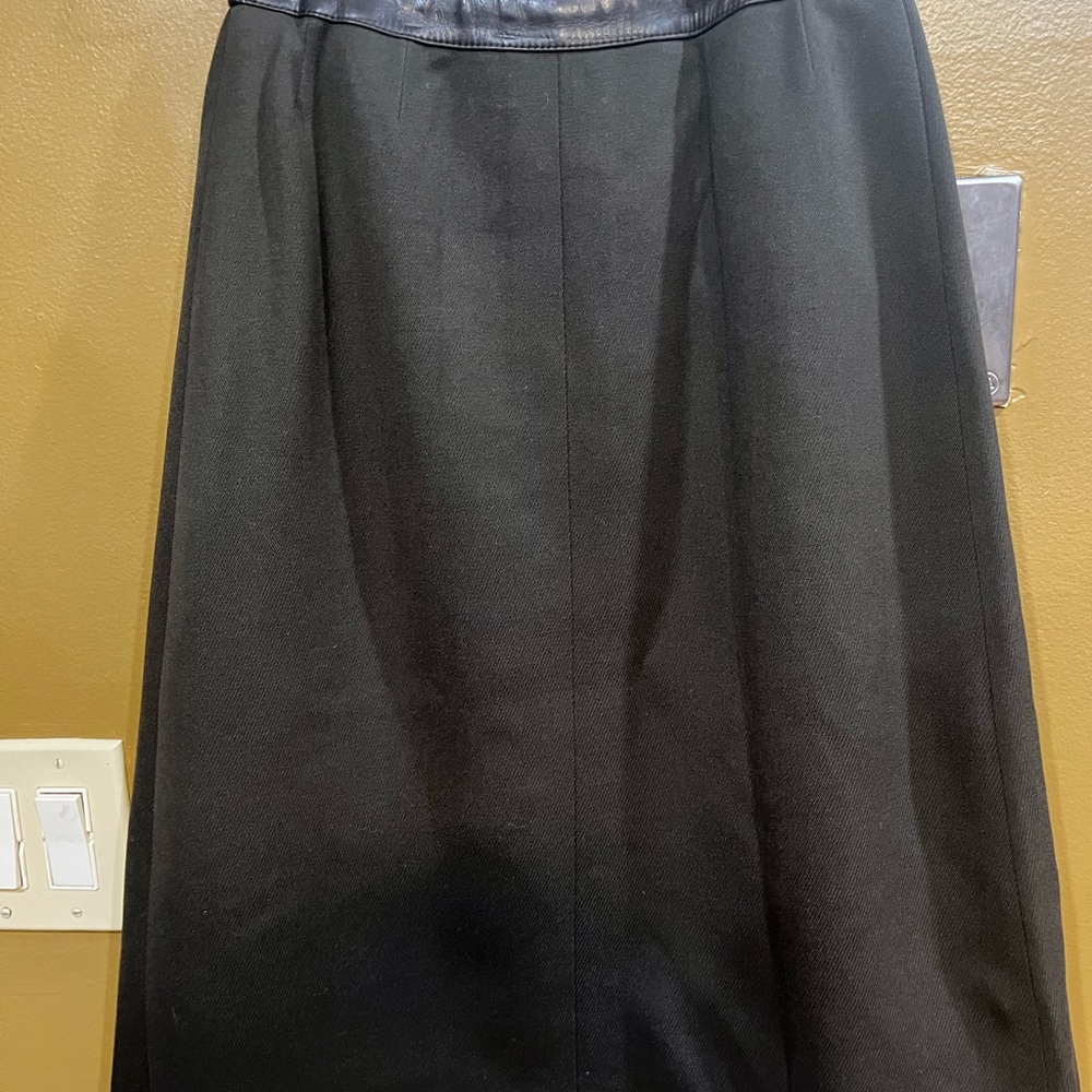 Vintage Hermes Sport Paris Skirt with leather trim. France size 40 - Picture 5 of 11